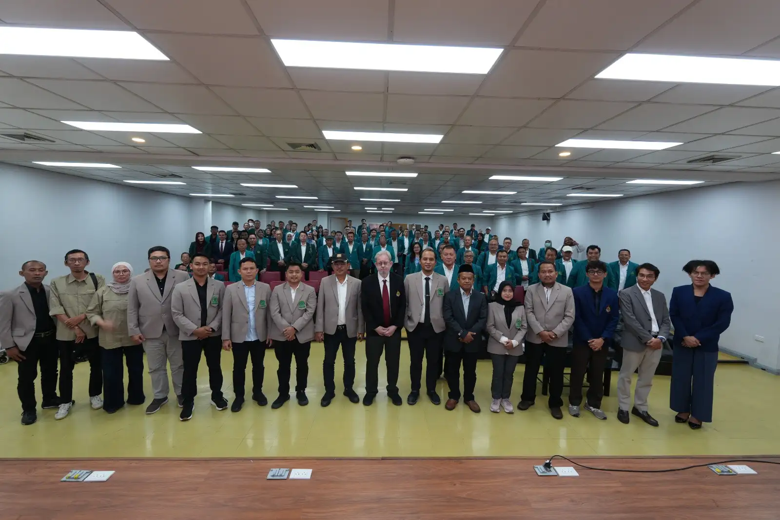 FH Unwahas Benchmarking Internasional ke Krirk University Thailand
